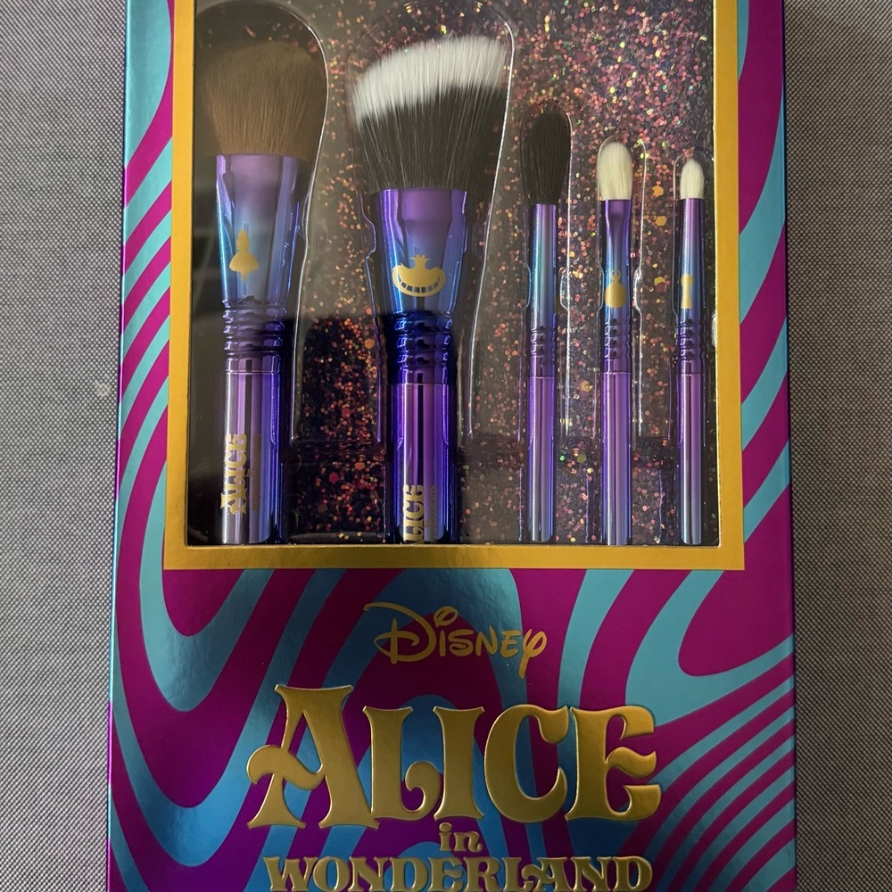 Sigma Beauty Disney Alice in Wonderland Brush Set